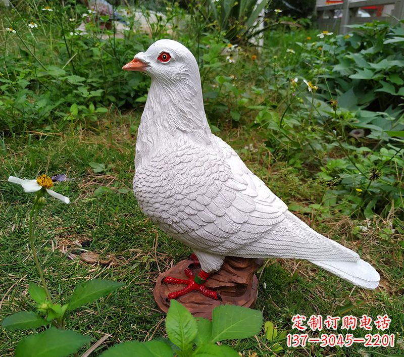南阳为和平献芳礼:精美少女与和平鸽雕塑