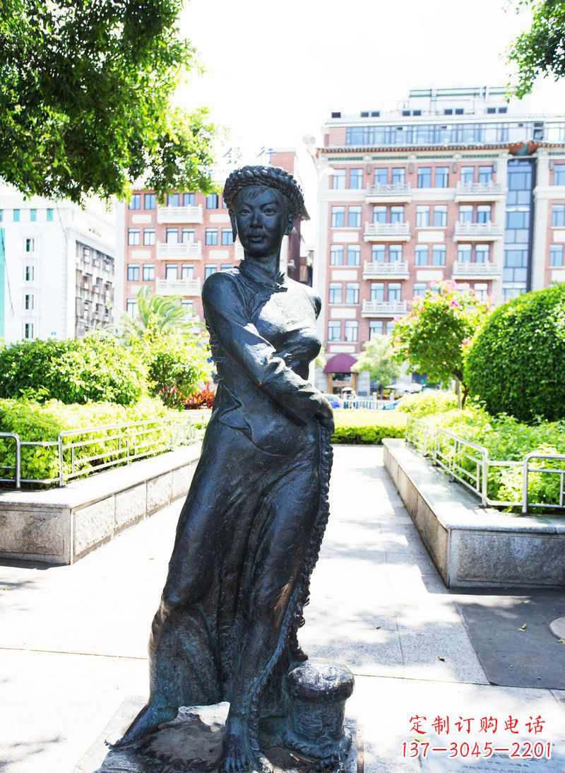 南阳民族风情女性青铜雕塑