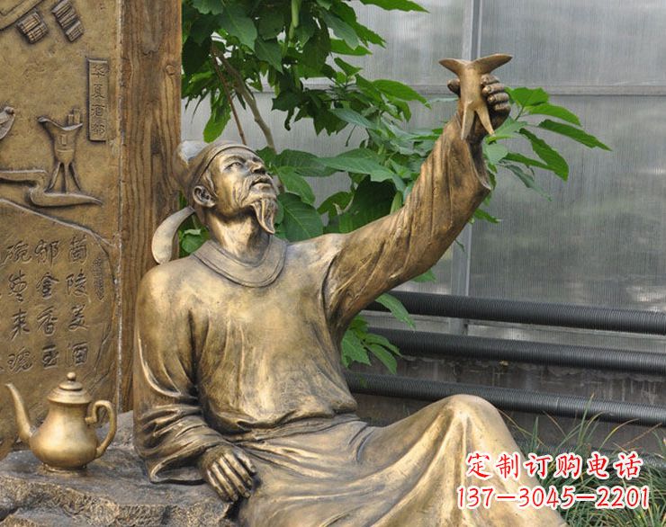 南阳象征文学大师李白的铜雕像