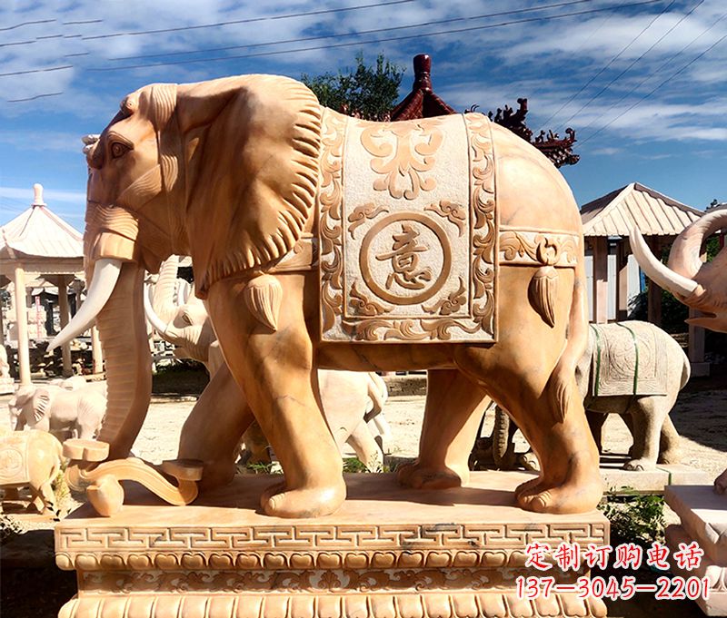 南阳精致多姿的大象雕塑