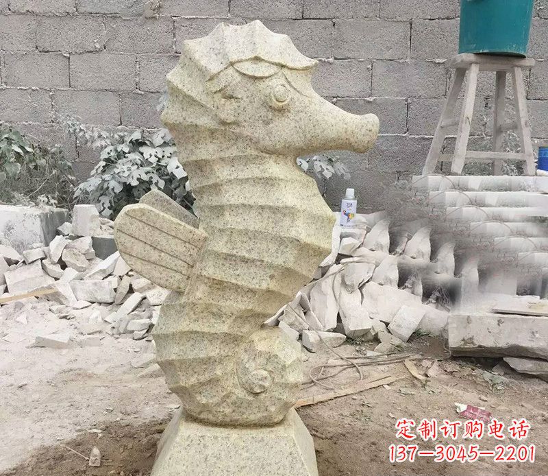 南阳石雕公园动物海马摆件