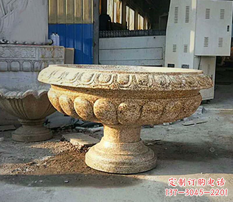 南阳石雕公园花盆雕塑