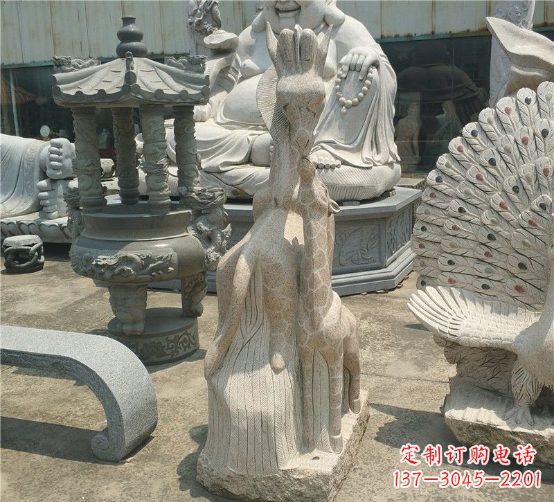 南阳高贵优雅的长颈鹿雕塑