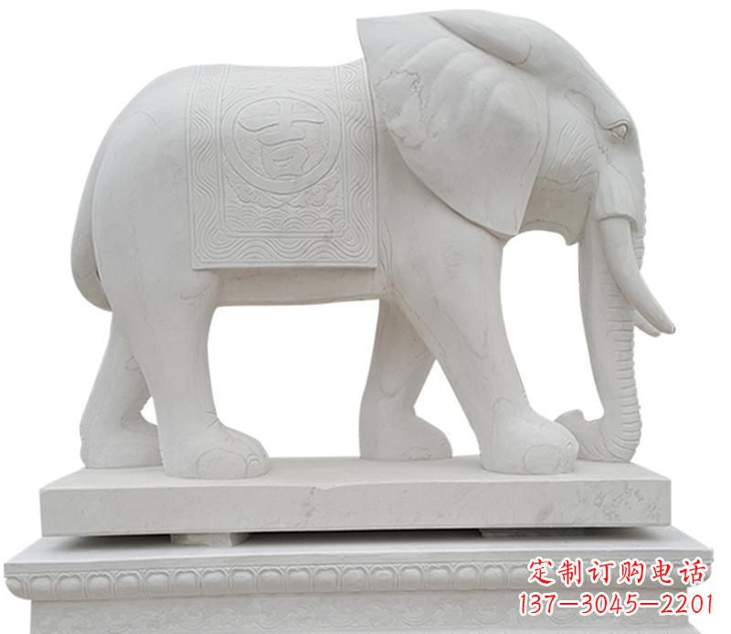 南阳石雕公园立式大象雕塑