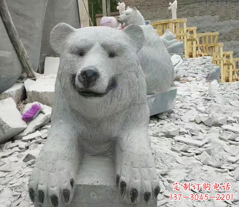南阳高端石雕狗熊雕塑,精致细节,完美还原动物真实感
