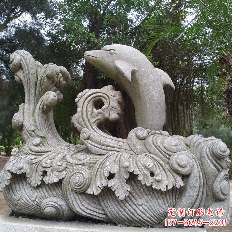 南阳精美的石雕海豚雕塑,为您的公园林营造出别具匠心的水景特色