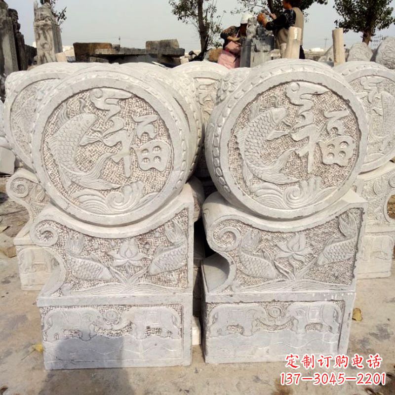 南阳精美绝伦的金蟾蜍门墩雕塑