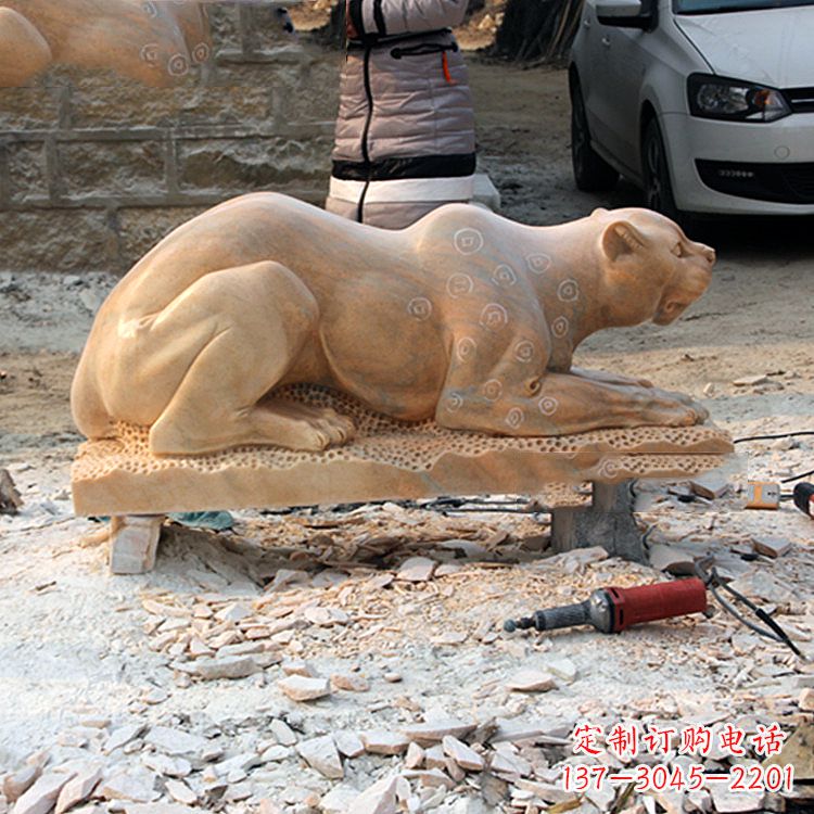 南阳中领雕塑:精美雕刻豹雕塑