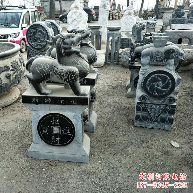 南阳中领雕塑拥有一支由经验丰富的石雕大师组成…