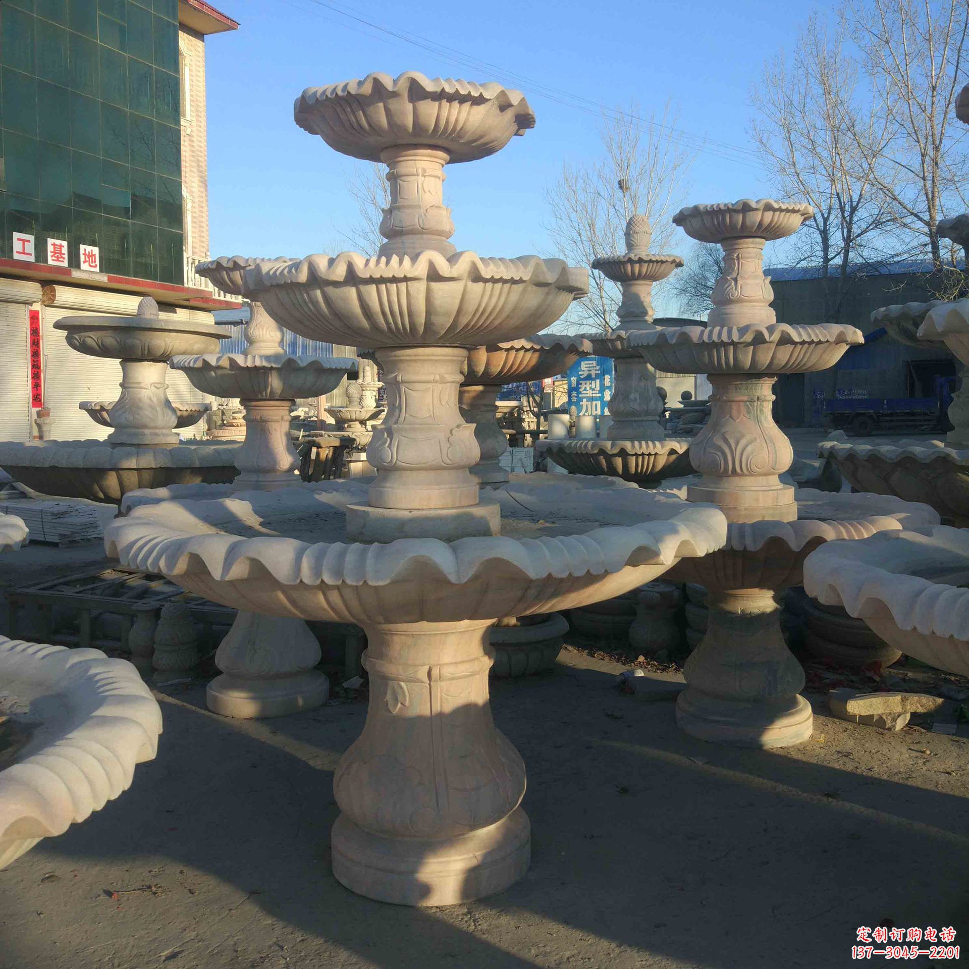 南阳城市增添魅力的石雕天鹅