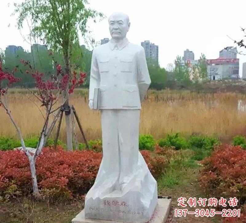南阳尊崇历史人物--赞美钱学森雕像