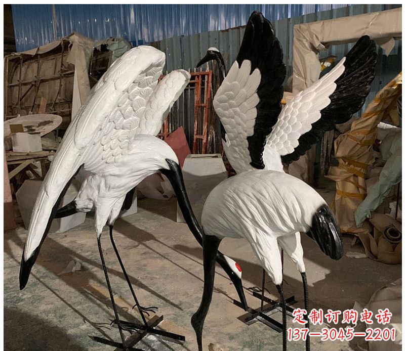 南阳石雕展翅丹顶鹤动物雕塑