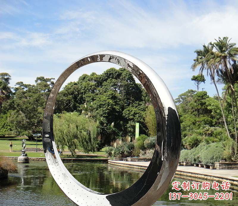 南阳水景不锈钢镜面圆环雕塑
