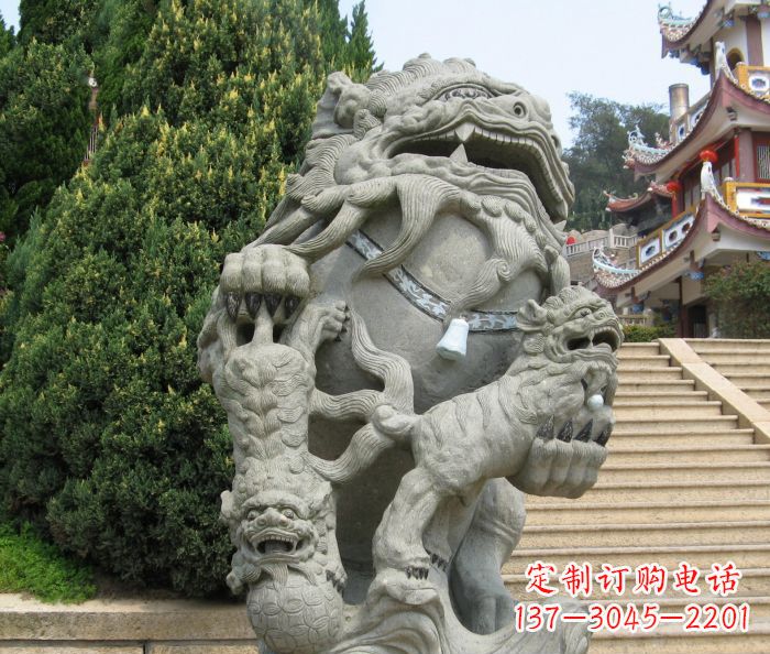 南阳寺庙景观狮子石雕