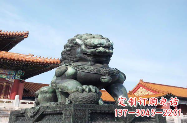 南阳寺庙门口狮子铜雕