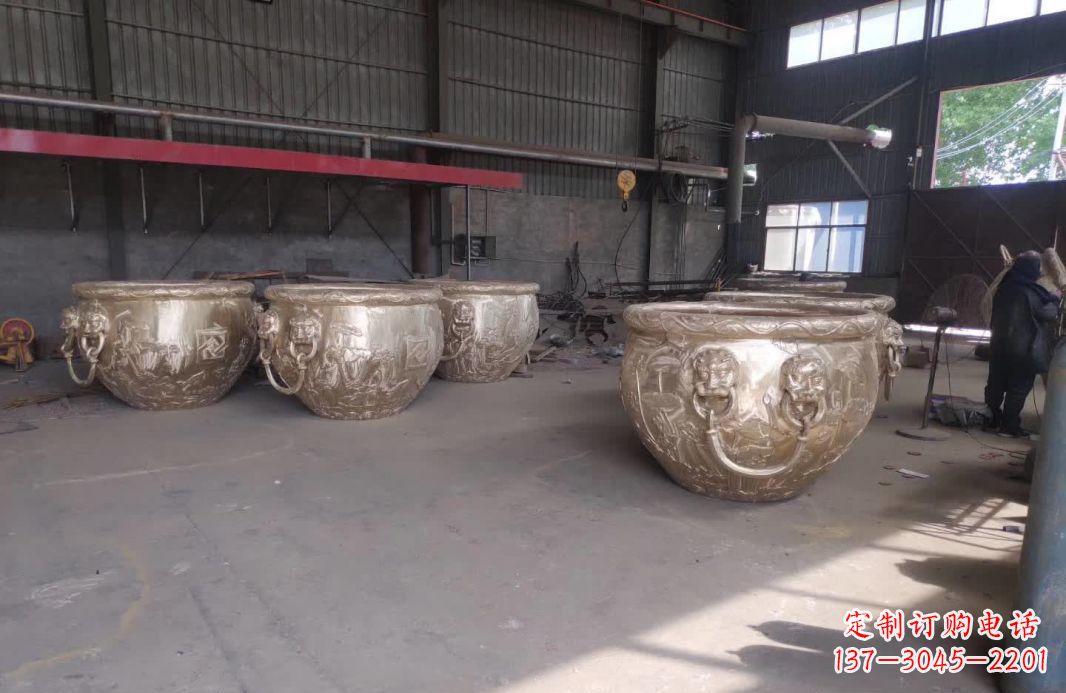 南阳寺庙水缸铜雕塑