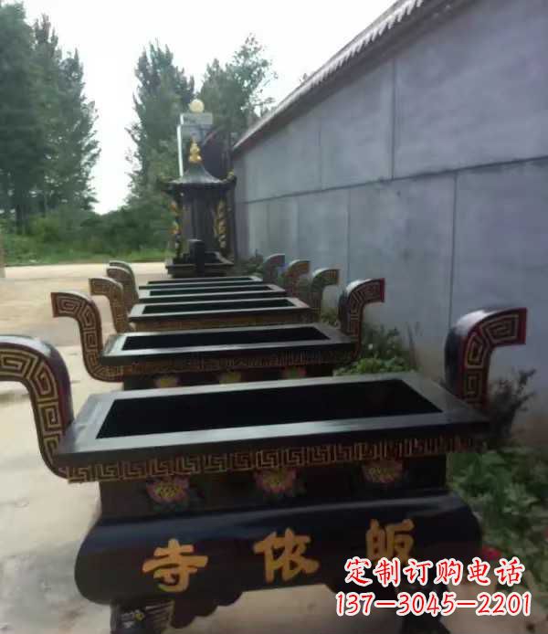 南阳寺庙四足方形香炉铜雕