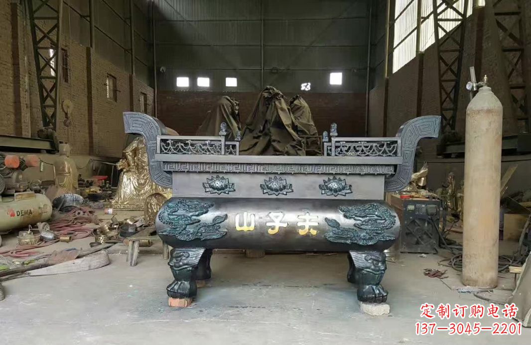 南阳寺庙香炉铜雕12