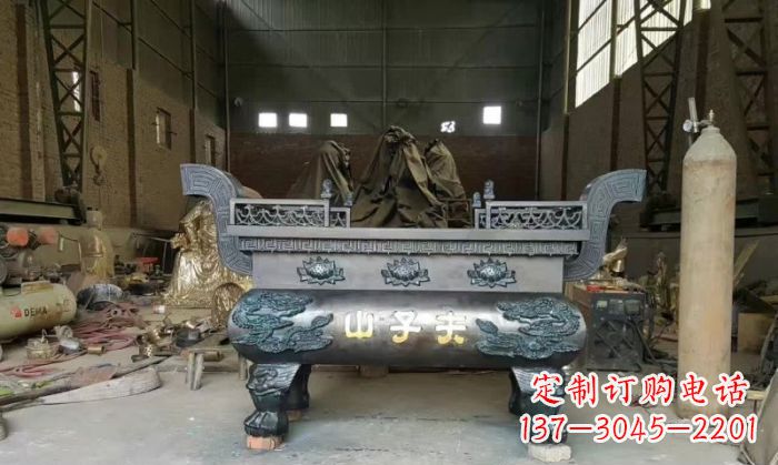 南阳寺庙香炉铜雕_2