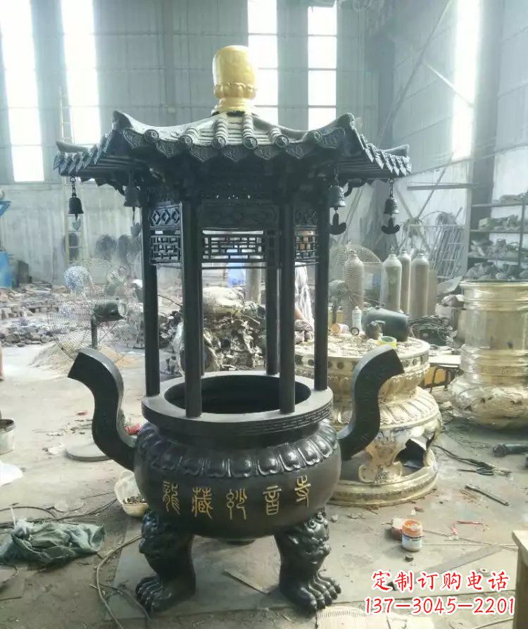 南阳寺庙圆香炉铜雕 (2)