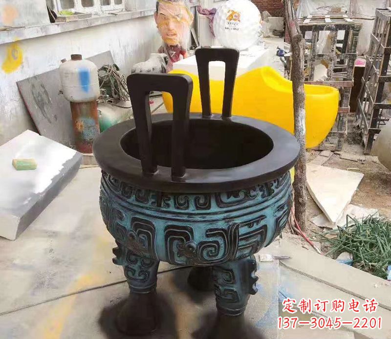 南阳寺庙圆型铜雕香炉