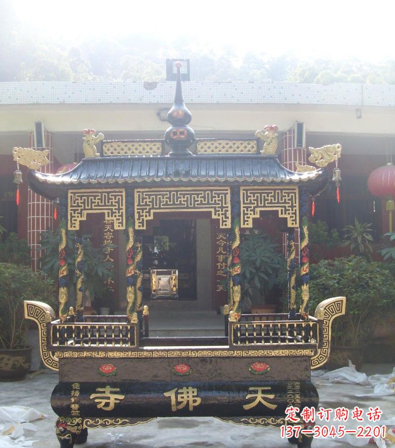 南阳寺庙铸铜四足方形带顶香炉