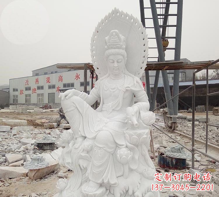 南阳寺庙自在观音雕像