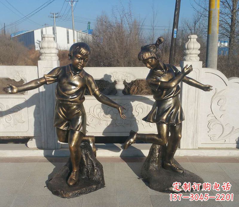南阳踢毽子的儿童铜雕
