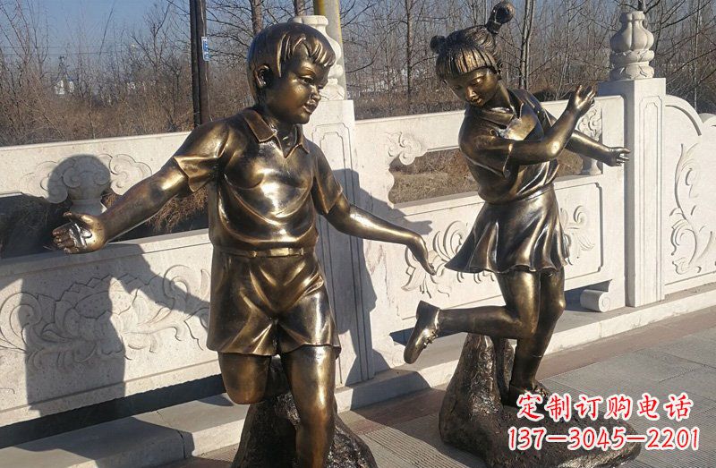 南阳踢毽子的儿童铜雕 (2)