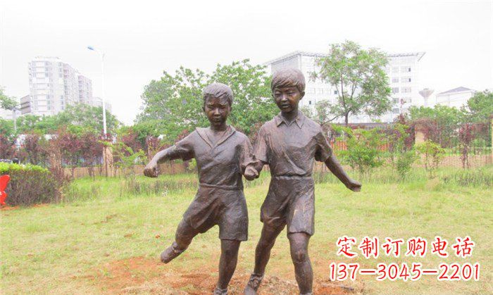 南阳踢足球公园人物铜雕 (2)