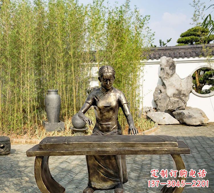 南阳铜雕弹古筝人物
