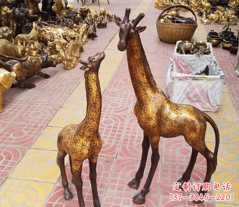南阳铜雕长颈鹿