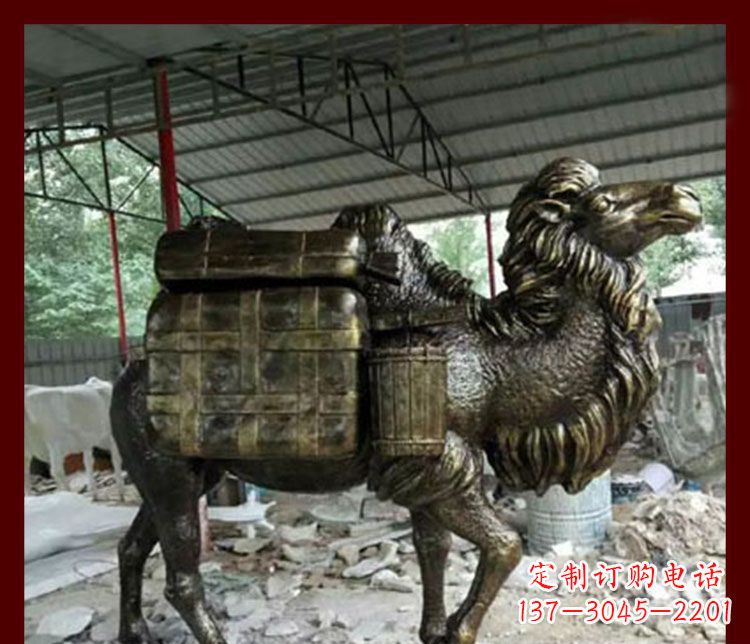 南阳拖行李的骆驼动物铜雕