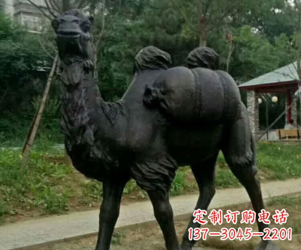 南阳驮行李的骆驼铜雕