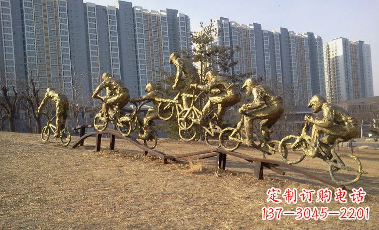 南阳玩花样自行车人物铜雕