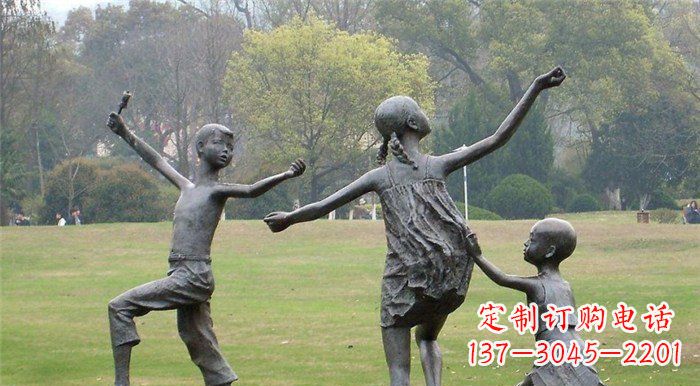 南阳玩耍的儿童公园人物铜雕