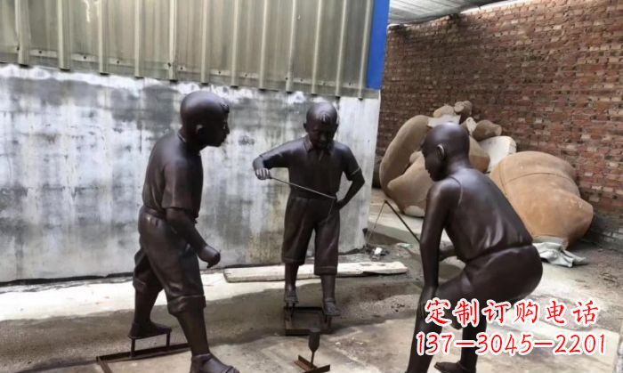 南阳玩陀螺人物铜雕 (2)