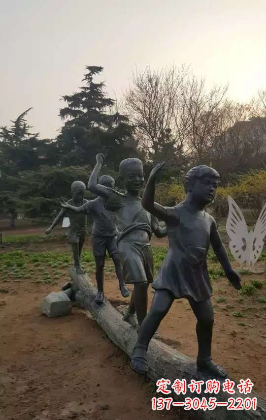 南阳玩走独木桥儿童铜雕