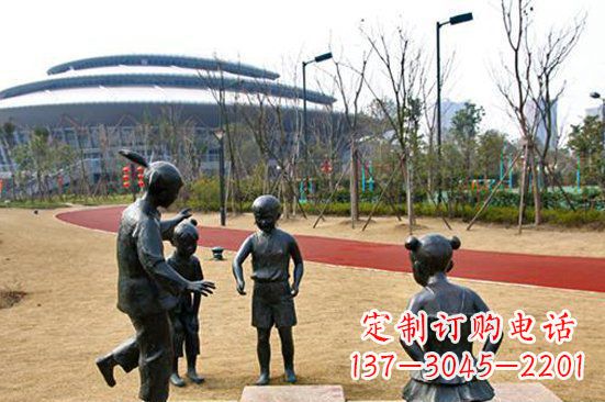 南阳玩游戏儿童公园人物铜雕