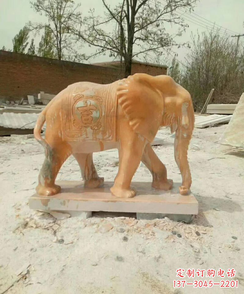 南阳晚霞红大象雕塑