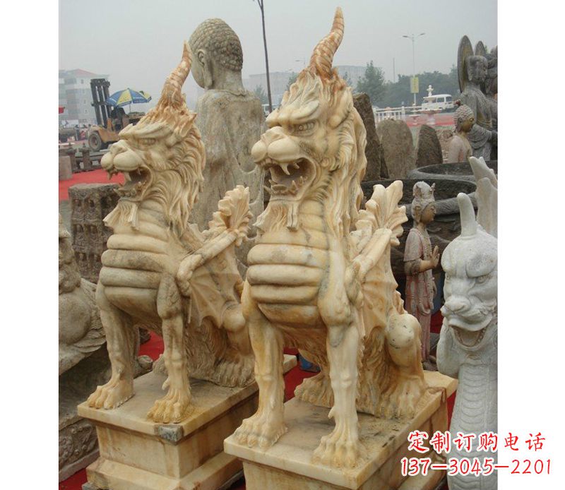 南阳晚霞红独角兽雕塑