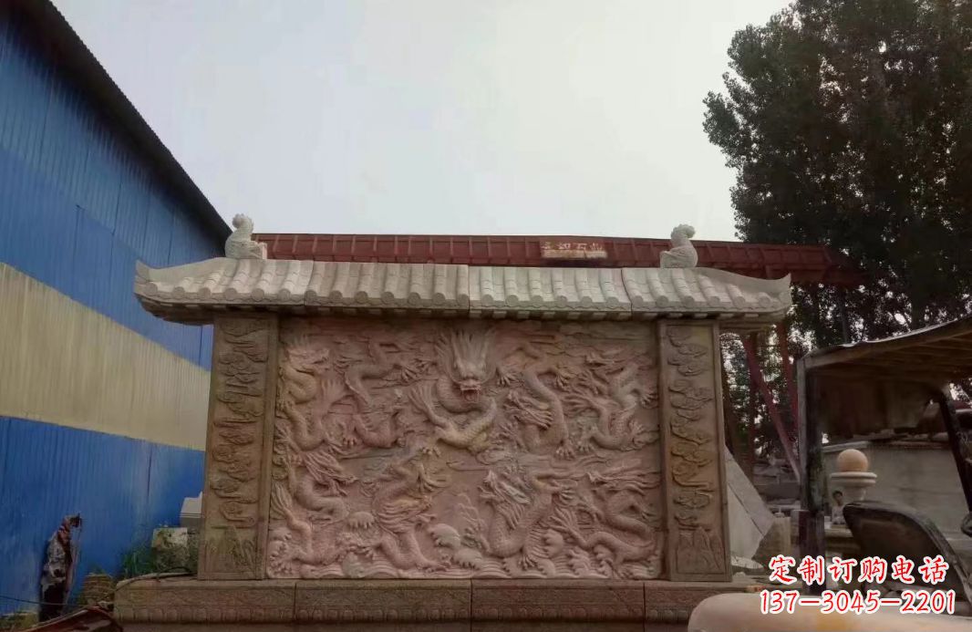 南阳晚霞红公园别墅龙浮雕影壁
