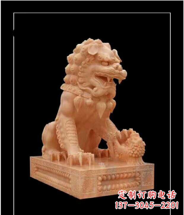 南阳晚霞红故宫狮子雕塑
