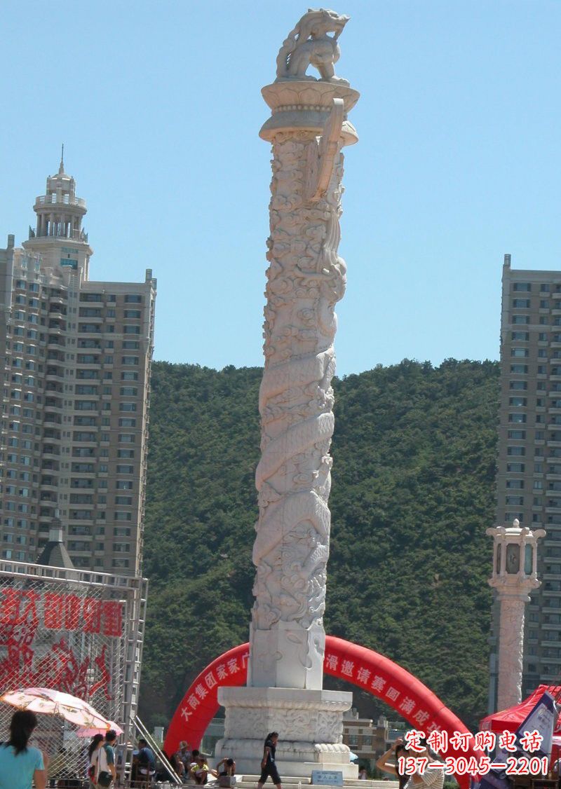 南阳晚霞红广场龙柱