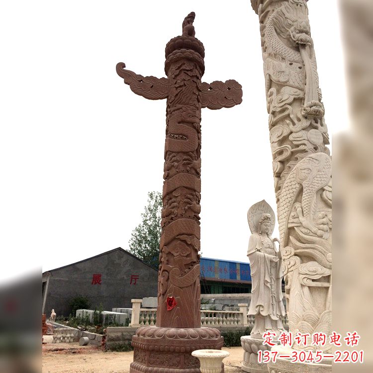 南阳晚霞红华表石柱