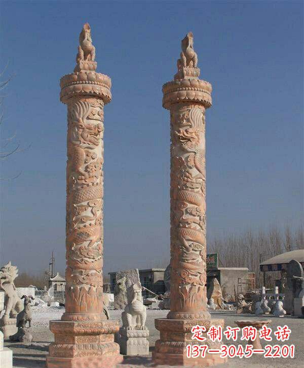 南阳晚霞红华表雕塑