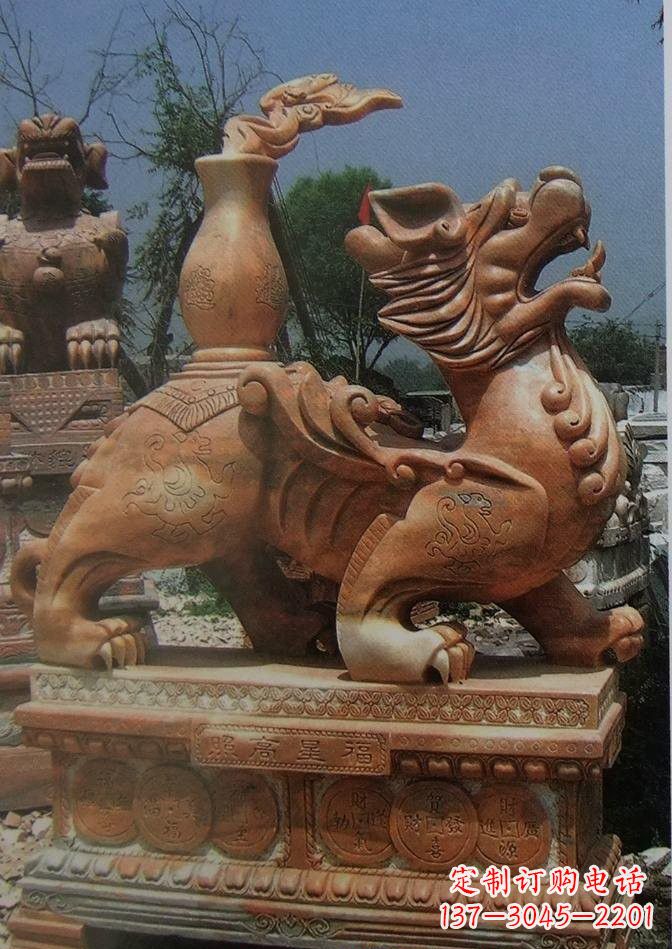 南阳晚霞红貔貅石雕