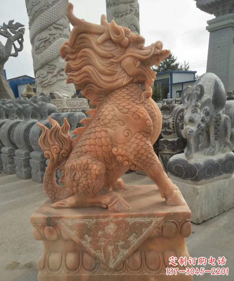 南阳晚霞红麒麟雕塑1