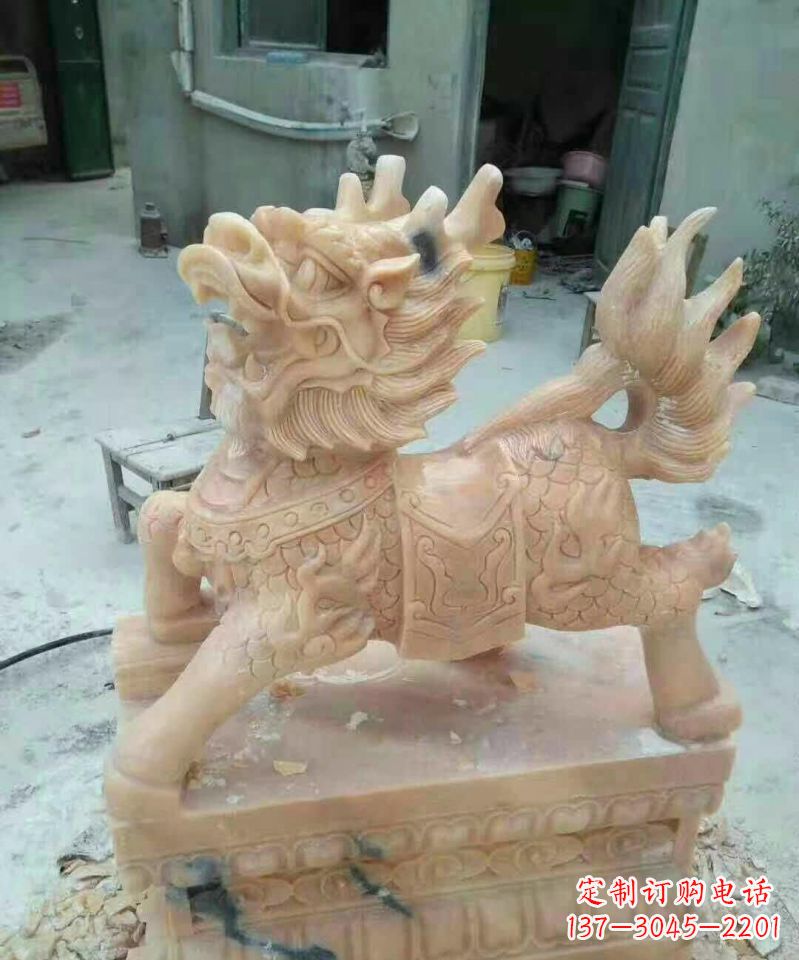 南阳晚霞红麒麟雕塑112