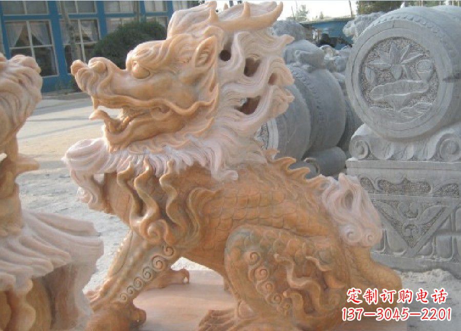 南阳晚霞红神兽麒麟雕塑